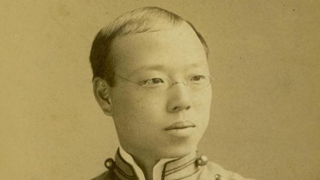 Pyon Su poses for a headshot in 1891.