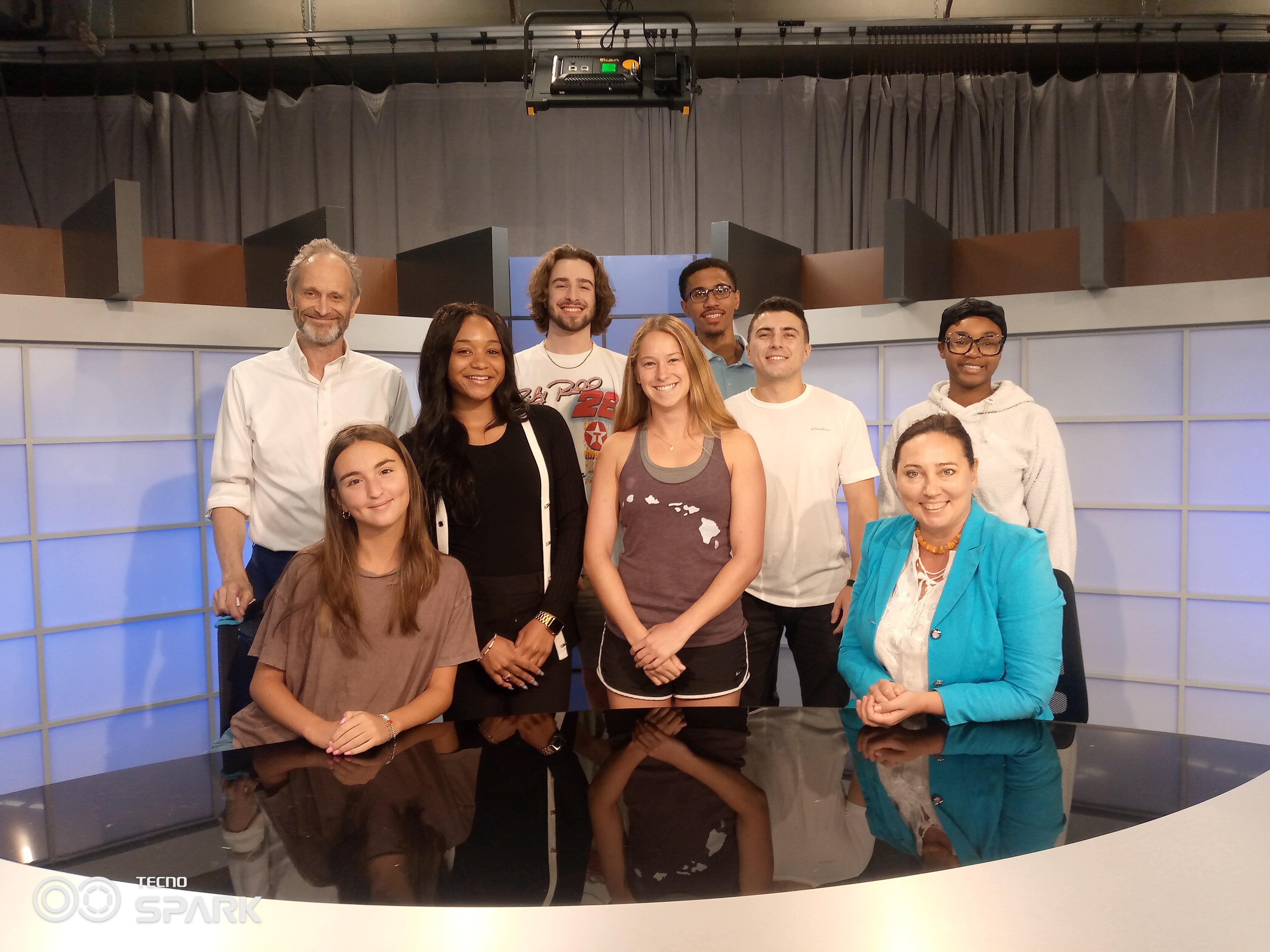 Dr. Olga Gresko with UMD journalism students. 